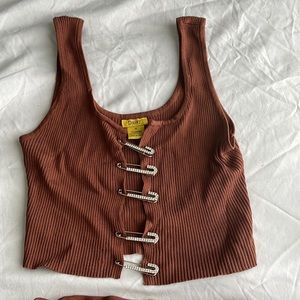 Daisy brown two piece